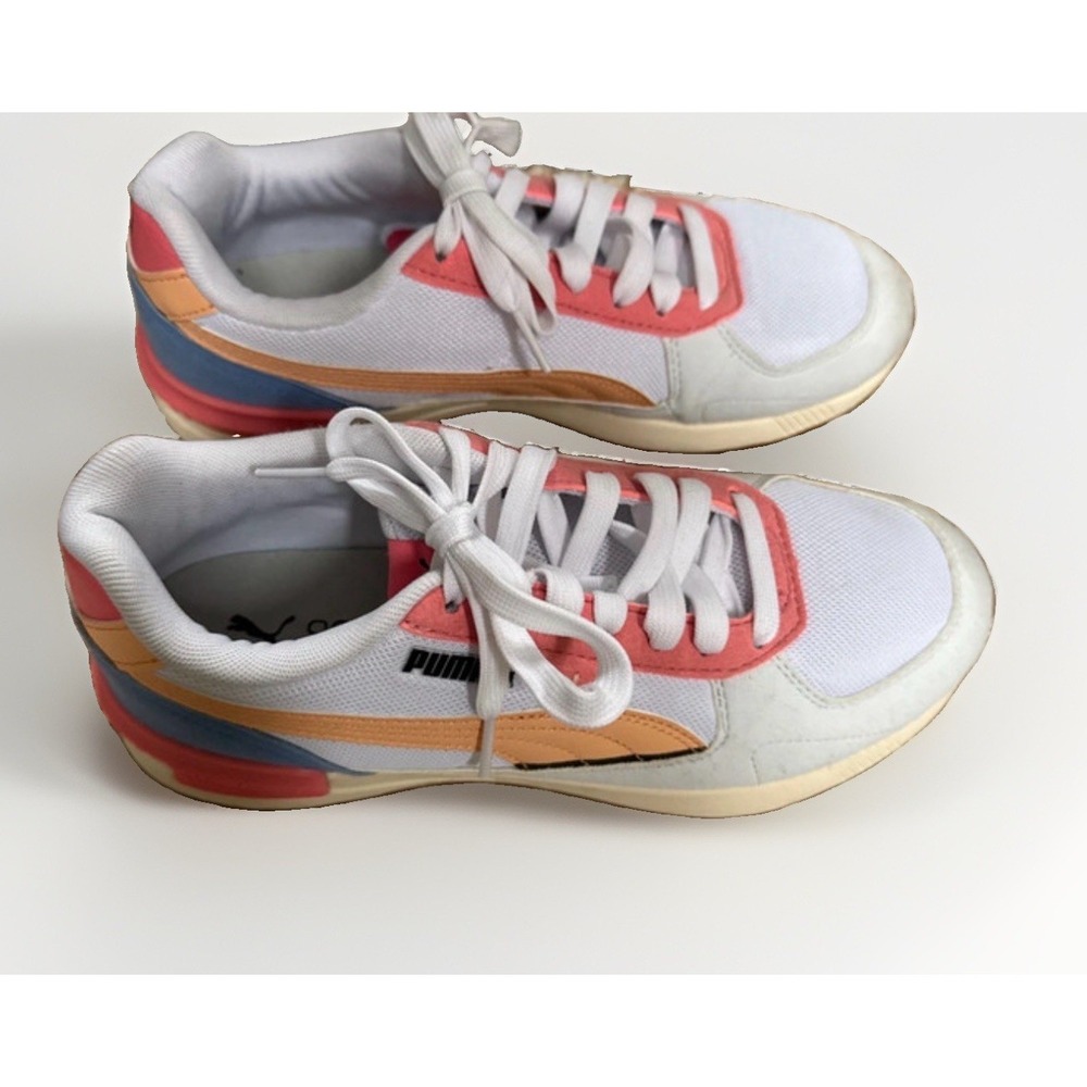 Women's Puma Graviton Sneakers in White with Coral & Peach Accents Size 7.5 US
